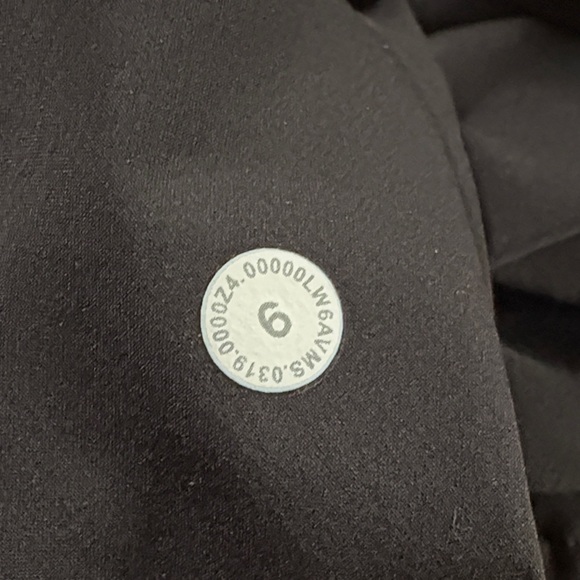 Lululemon On the Fly Black Cropped Pants - Picture 2 of 3